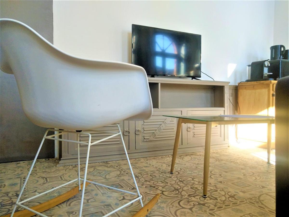 Le Cours Foucault - 3 Appartements - 8 Couchages มงโตบ็อง ภายนอก รูปภาพ
